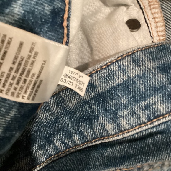 American Eagle 6 Mom Denim Shorts Strigid Super High Rise Women’s Distressed - Picture 10 of 11